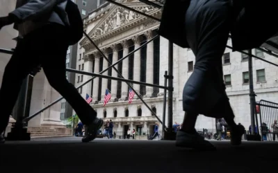 Concerns Over U.S. Economic Stability as Debt Warnings Resurface